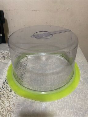 Clear Cake Keeper with Lime Green Base adhesive. New- Open to Offers!Unbranded